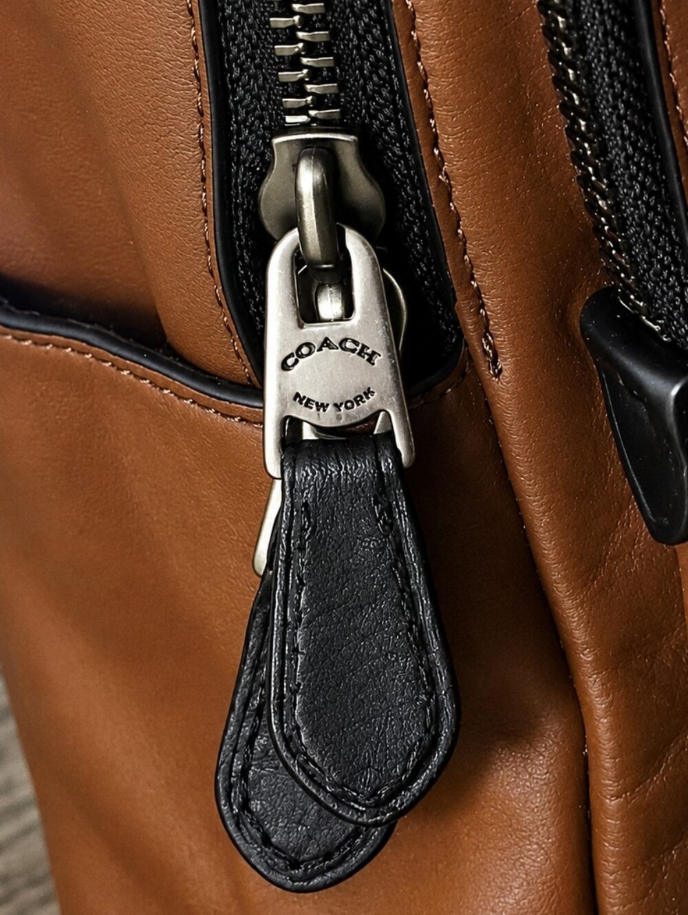 Coach men's leather backpack in saddle brown with black trim - Picture 3 of 4